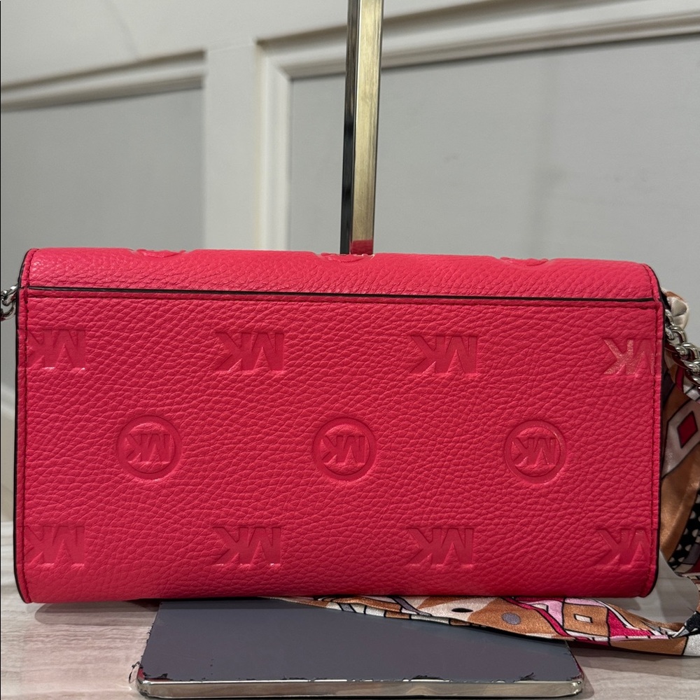 Michael Kors Bag Carson Pink Leather Embossed Logo Crossbody Wallet Set - Picture 7 of 17